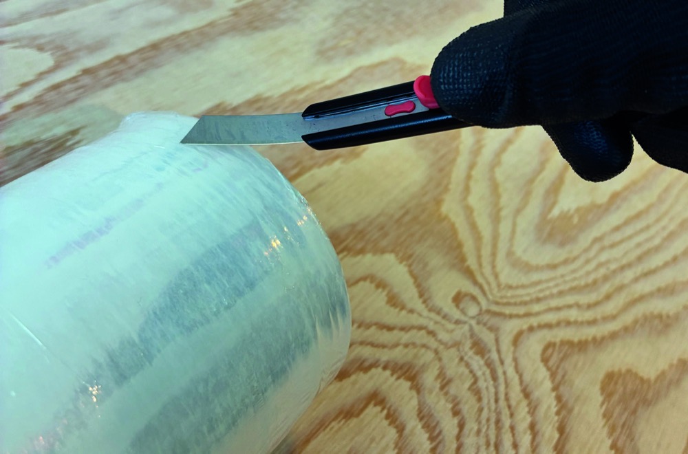 TORTORIS SAFE 21 safety knife in use