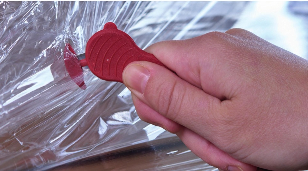 TORTORIS ULTRA SAFE 48 safety knife in use