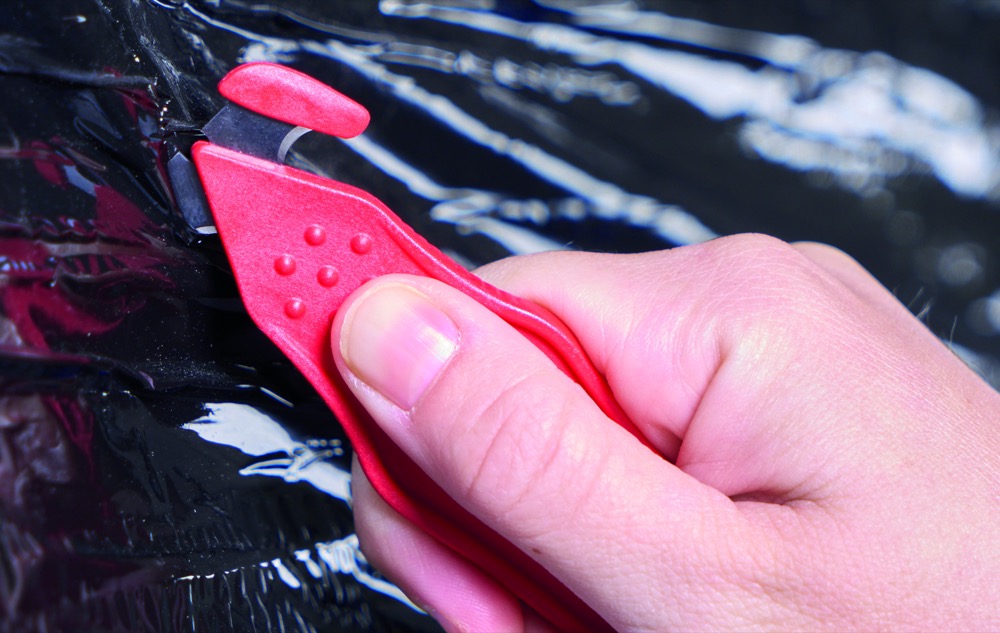 TORTORIS ULTRA SAFE 53 safety knife in use